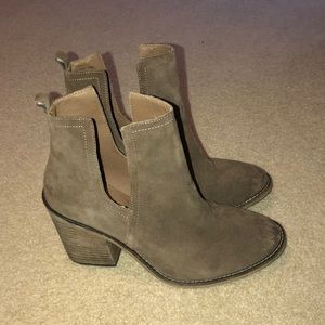 Steve Madden taupe suede heel ankle booties